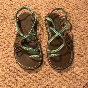 PLAKA handwoven sandals